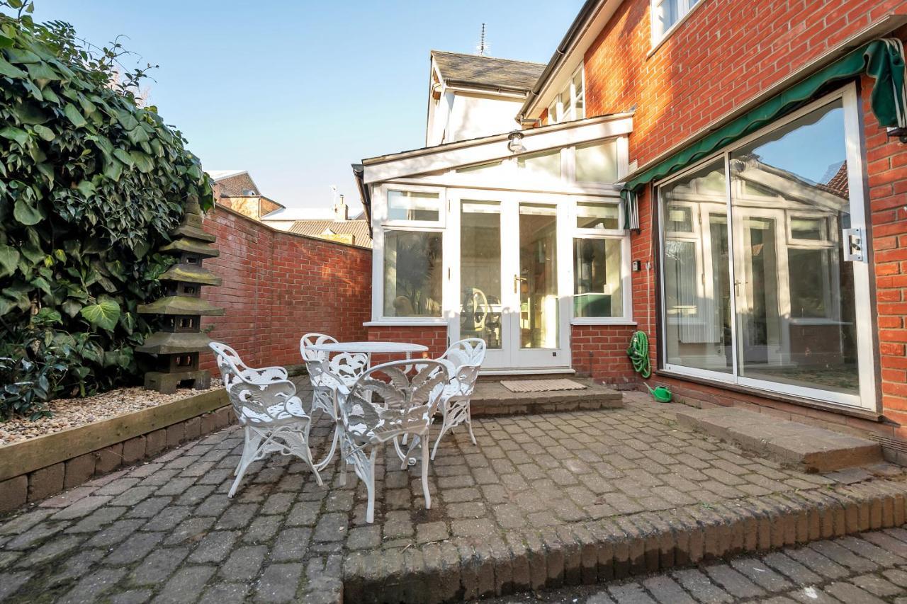 2 Bedroom Stylish Property Set Behind The Angel Hotel With Parking And A Courtyard Garden Bury St. Edmunds Exterior photo